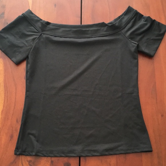 NWOT Tuckernuck black short sleeve off shoulder top M - Picture 3 of 12